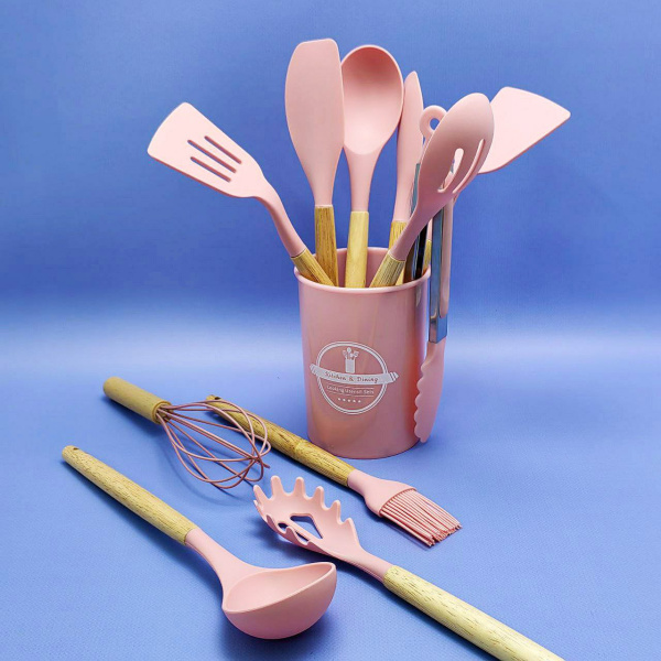 Набор кухонных принадлежностей с подставкой и деревянной ручкой 12 предметов Utensils Set / Подарочный силиконовый набор, РОЗОВЫЙ цвет